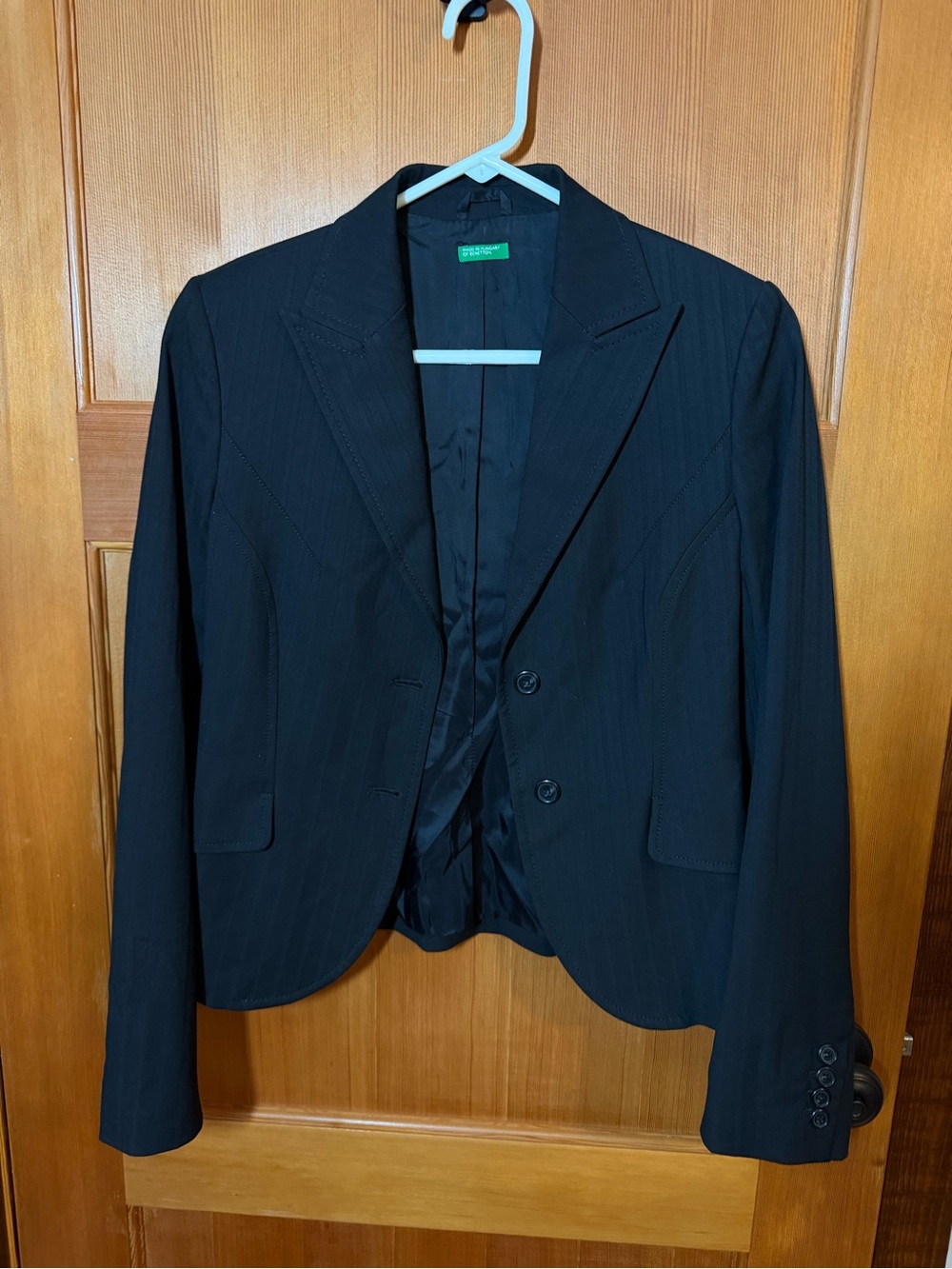 United Colors Of Benetton Women's Black Blazer Officewear M
Sharp Suiting